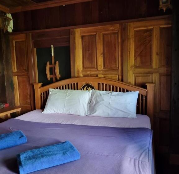 Номер Deluxe Вид на Море с Балконом, Hello Sichang Bungalow
