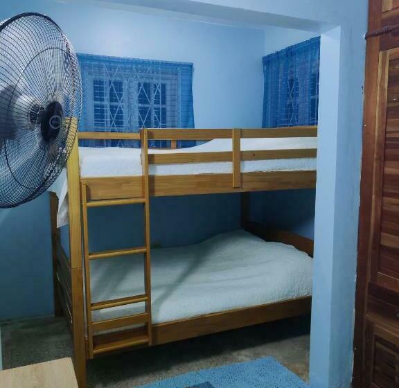 اتاق خانوادگی با چشمانداز باغ, Villa Havana Negril