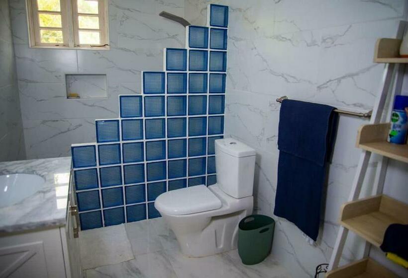 اتاق خانوادگی با چشمانداز باغ, Villa Havana Negril