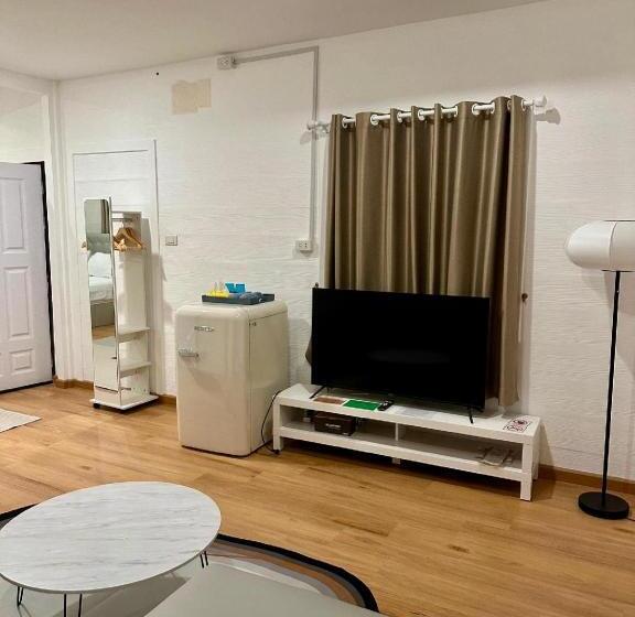 חדר משפחתי, อาลาแคมป์