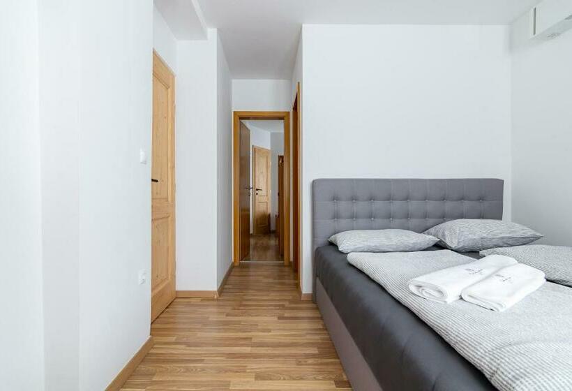 اتاق خانوادگی, Ribniška Koča