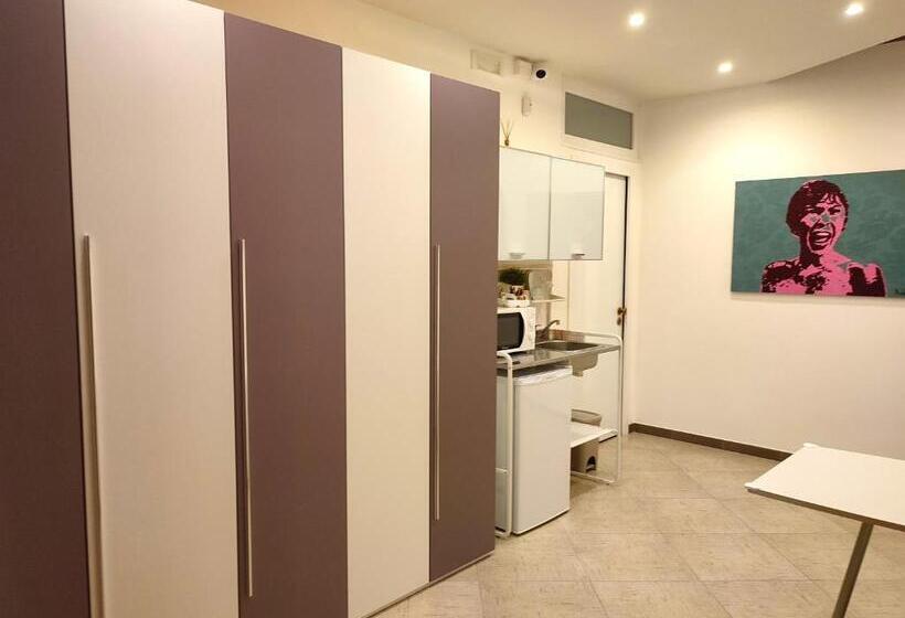 Standardrum, Republic B&b