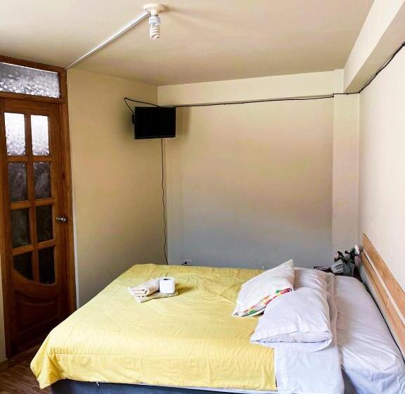 اتاق خانوادگی, Chacraraju Hostel