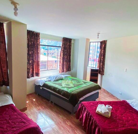 اتاق استاندارد سه نفره, Chacraraju Hostel