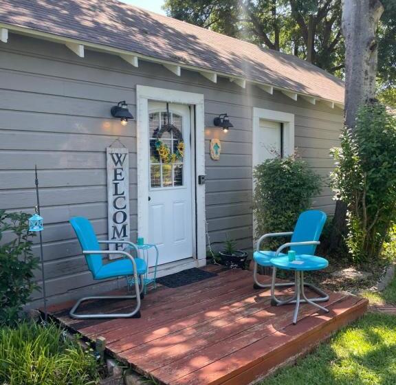 スタンダードスタジオ, The Coziest Cottage In Waxahachie