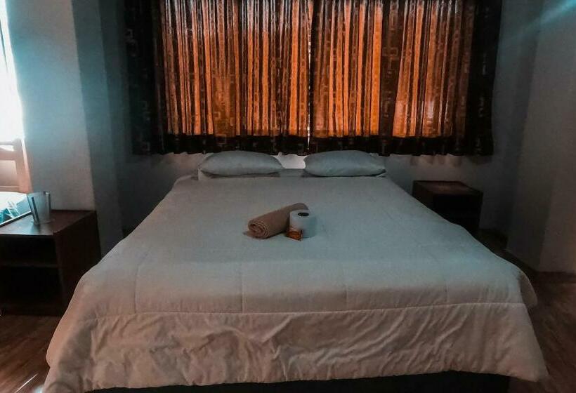 اتاق خانوادگی, Chacraraju Hostel