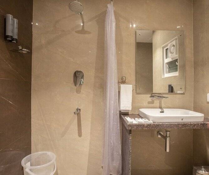 スーペリアールーム, Myspace Kadison