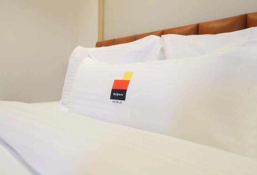 スーペリアールーム, Myspace Kadison