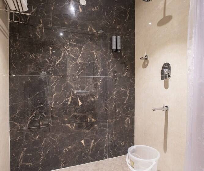 デラックスルーム, Myspace Kadison