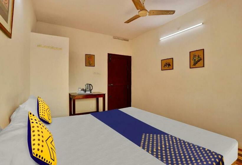 Трехместный Номер Классика, Spot On 81052 The Lake Inn