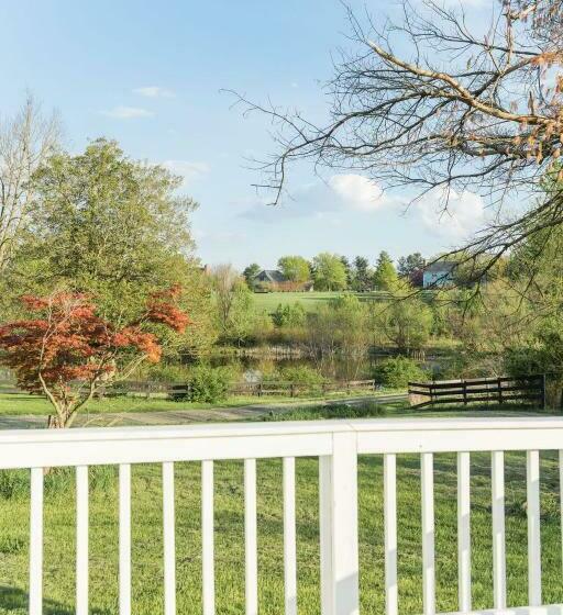 חדר משפחתי, Cottage Escape In Virginia Wine Country