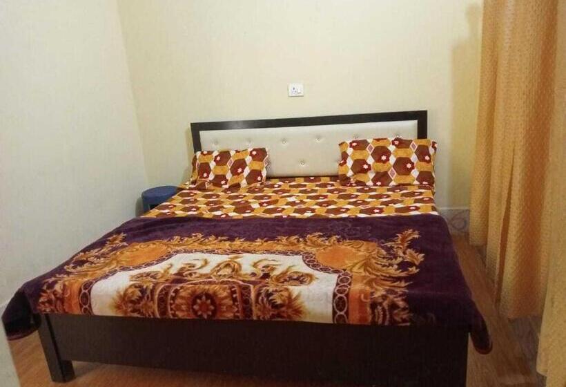 غرفة كلاسيكية ثلاثية, Oyo Ss Grand