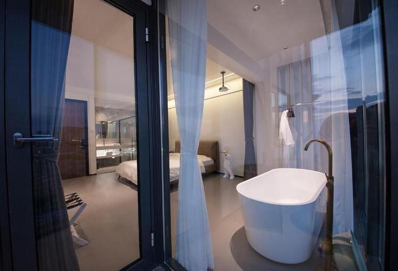 Номер Deluxe Вид на Море с Балконом, Sanya Chengheli Seaview Homestay