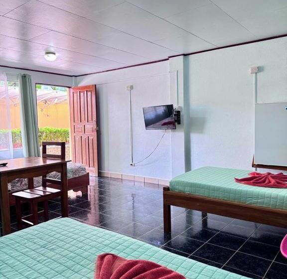 Economy Quadruple Room, El Chaman