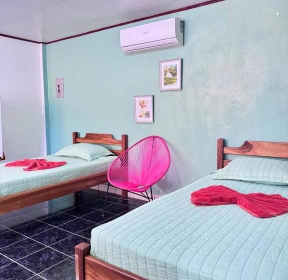 Economy Quadruple Room, El Chaman