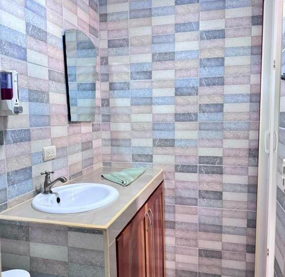 Economy Triple Room, El Chaman