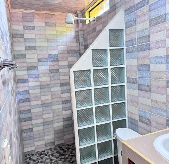 Economy Triple Room, El Chaman