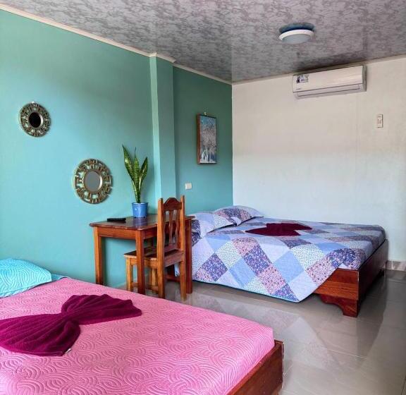 Economy Triple Room, El Chaman