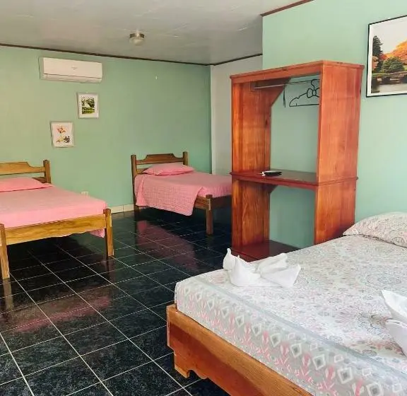 Perhehuone, El Chaman