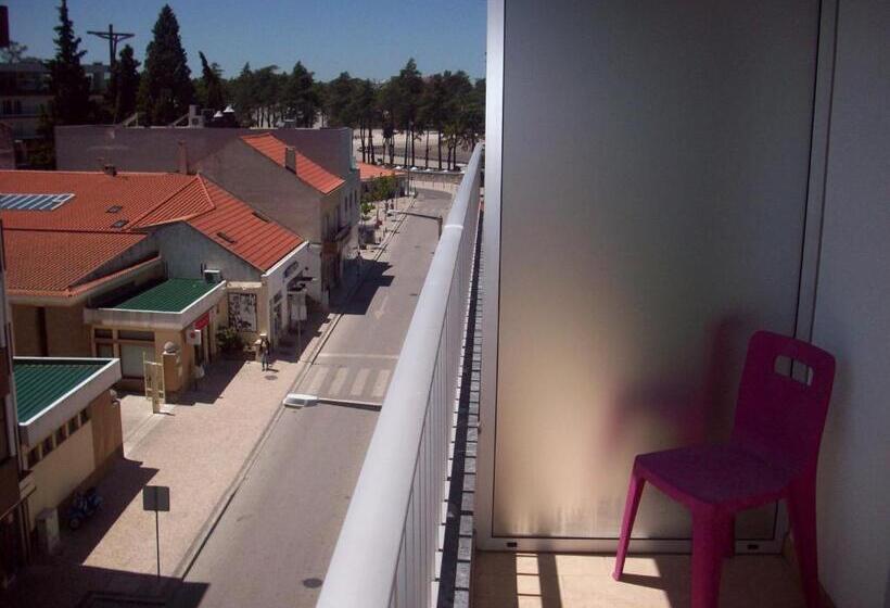 标准三人间, Residência S. Francisco