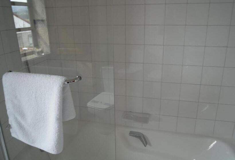 غرفة قياسية مطلّة علي الحديقة, A Torre Do Xudeu