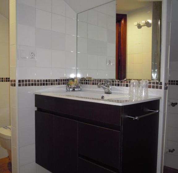 غرفة قياسية مطلّة علي النهر, A Torre Do Xudeu