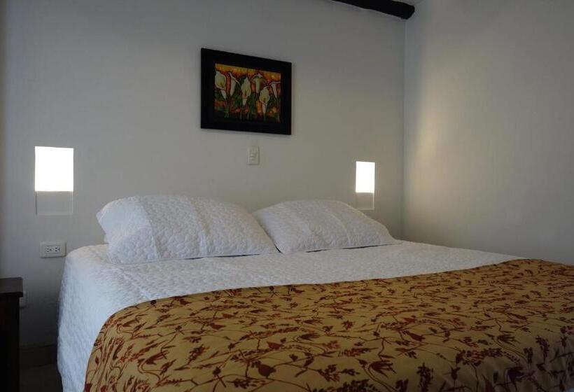 스탠다드 룸, Andres Venero