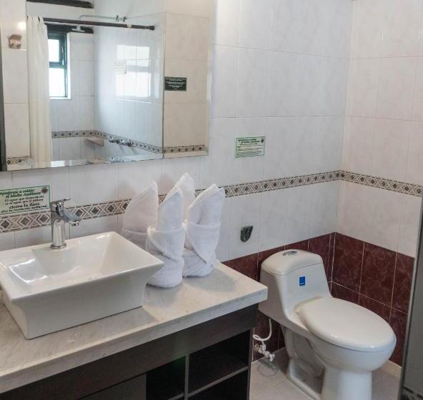 4인용 스탠다드 룸, Andres Venero