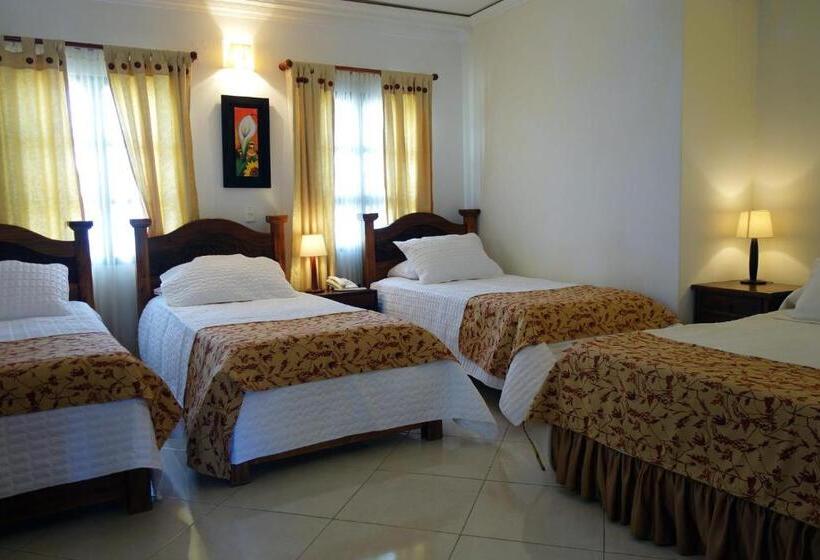 패밀리 룸, Andres Venero