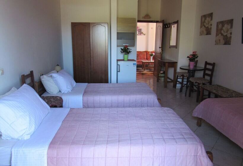 חדר סטנדרט לשלושה, Athina