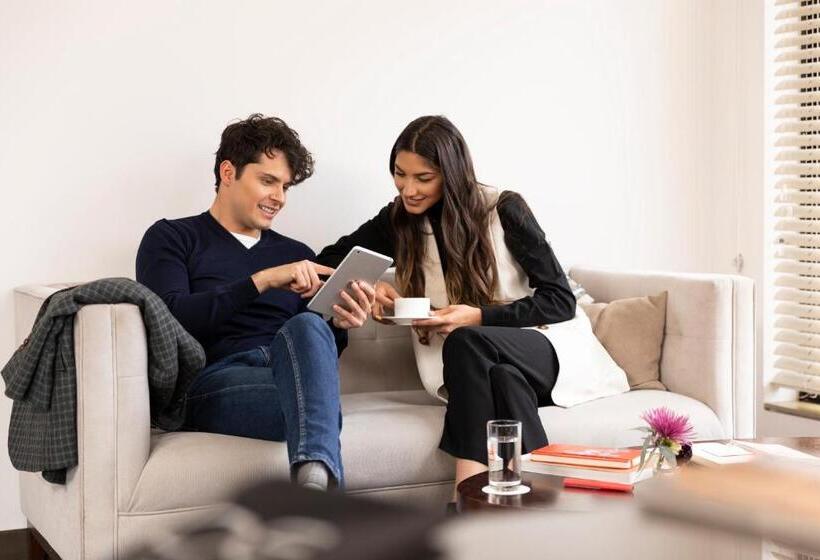 ジュニアスイート, Bs Rosales