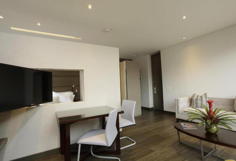 ジュニアスイート, Bs Rosales