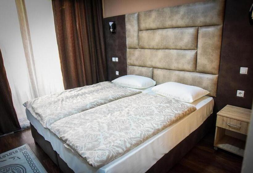 اتاق استاندارد یک نفره, Centro Biznis 92