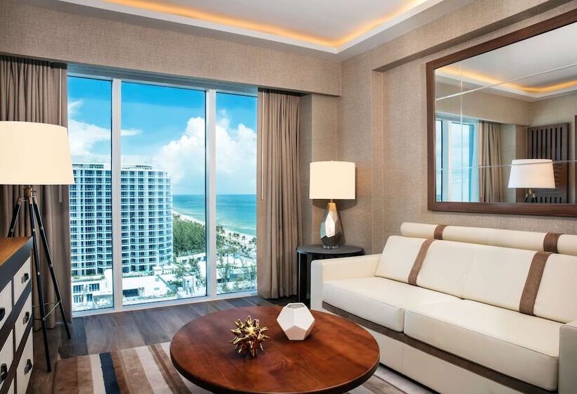 套房侧面可观海景, Conrad Fortlauderdale Beach
