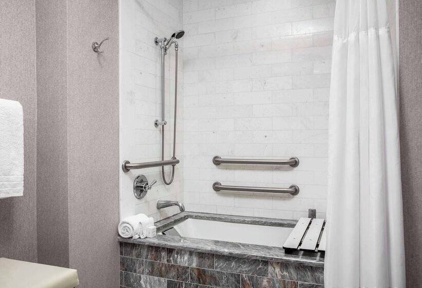 适合残疾人士使用的轻年套间, Conrad Fortlauderdale Beach