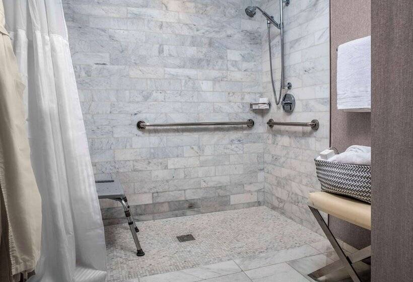 适合残疾人士使用的轻年套间, Conrad Fortlauderdale Beach