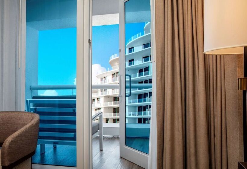 适合残疾人士使用的轻年套间, Conrad Fortlauderdale Beach