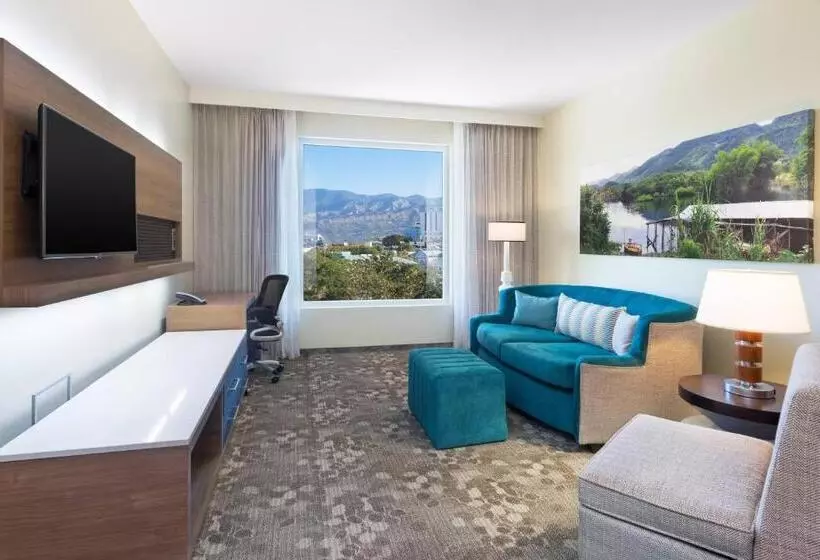 سوئیت با تخت بزرگ, Courtyard By Marriott Kingston, Jamaica