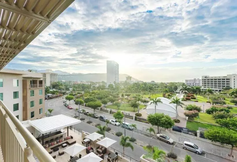 اتاق سوپریور با چشم‌انداز شهر, Courtyard By Marriott Kingston, Jamaica