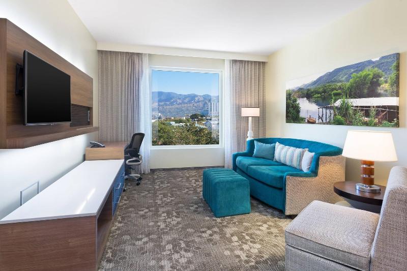 سوئیت با تخت بزرگ, Courtyard By Marriott Kingston, Jamaica