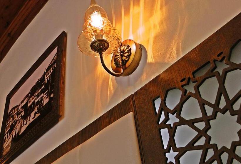 اتاق استاندارد سه نفره, Kadıoğlu Konağı