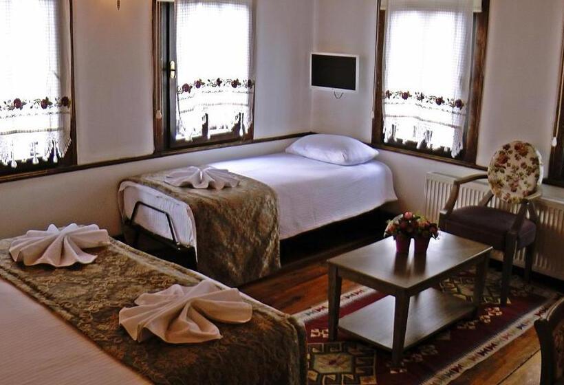 اتاق استاندارد سه نفره, Kadıoğlu Konağı