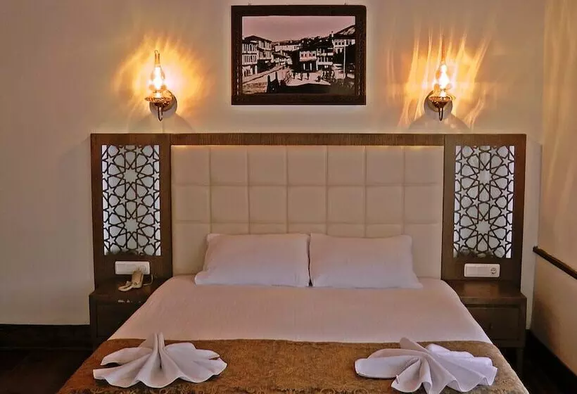 اتاق استاندارد سه نفره, Kadıoğlu Konağı