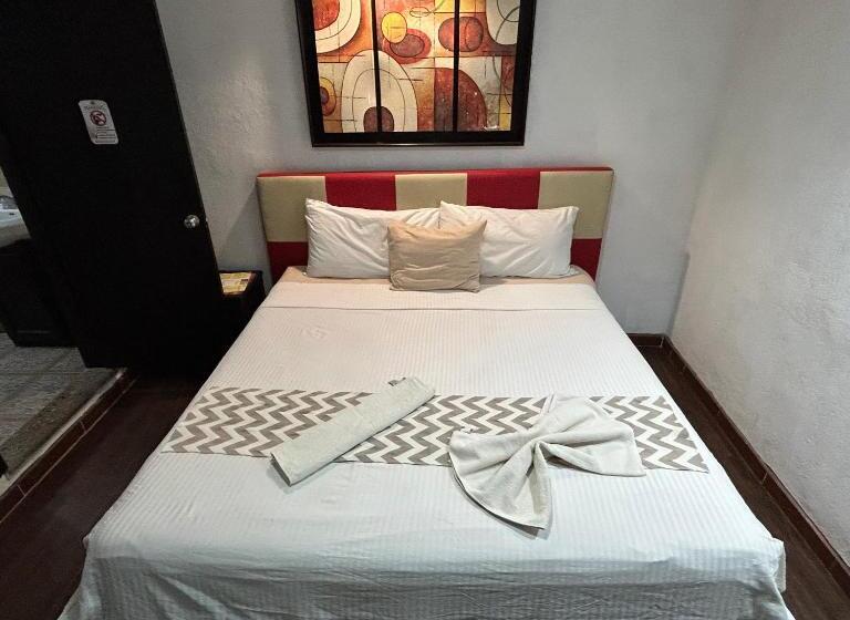 غرفة بريميوم, Makarios