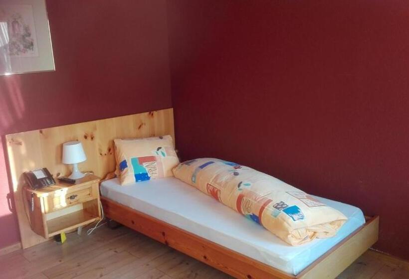 חדר סטנדרט יחיד, Minster