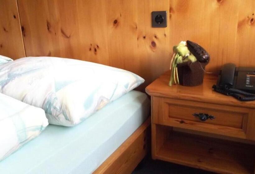 חדר סטנדרט לארבעה, Minster