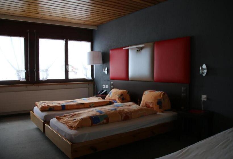 חדר סטנדרט לארבעה, Minster