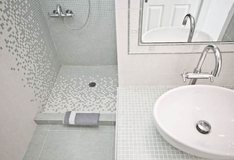 וילת 2 חדרי שינה נוף לים, Niriides Homes & Villas