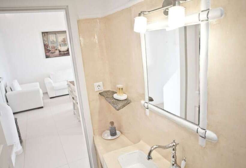 וילת 2 חדרי שינה נוף לים, Niriides Homes & Villas