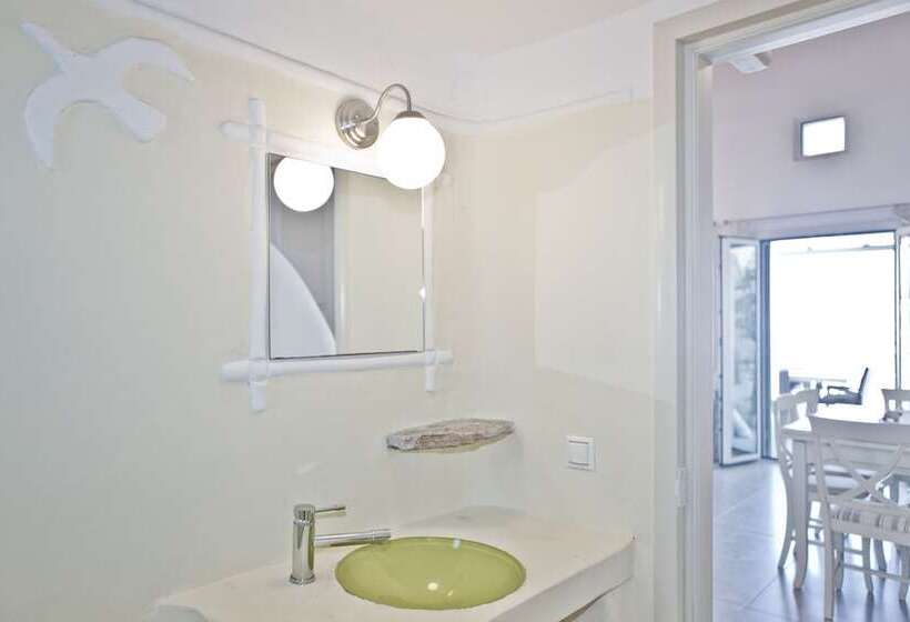 וילת 2 חדרי שינה נוף לים, Niriides Homes & Villas